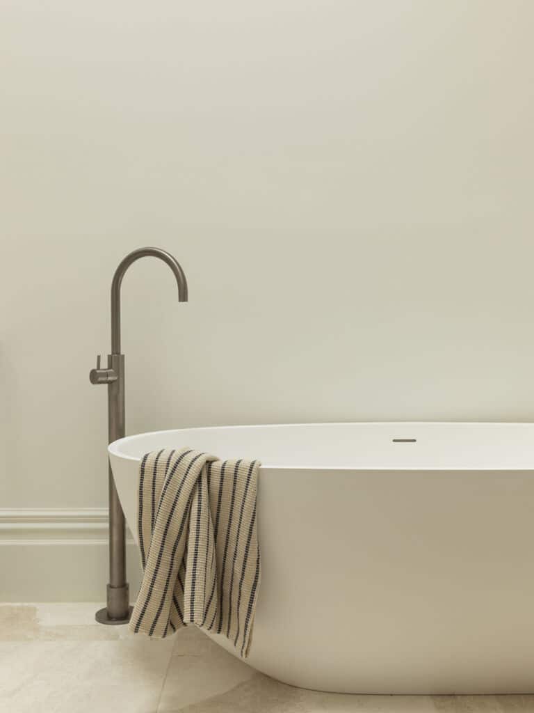 Bathroom renovations Auckland - Modern bath tub